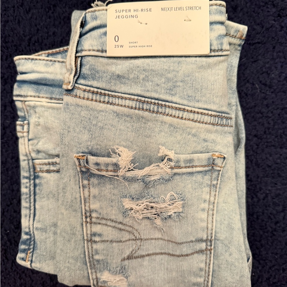 NWT American Eagle Distressed Jeans Size 0 SHORT